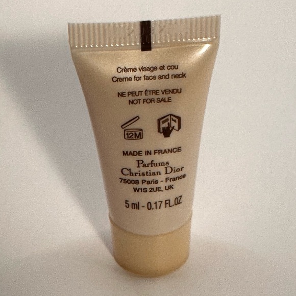 Dior Capture Totale Firming & Wrinkle-Correcting Eye Cream
5 ml/0.17 fl.oz. - Picture 2 of 2